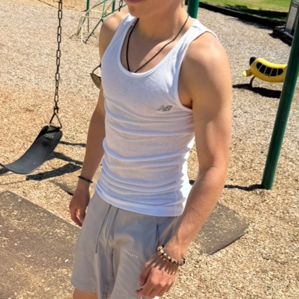 NEW BALANCE WIFE BEATER Men White Tank Top SLEEVELESS VEST SHIRT RIBBED COTTON L